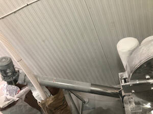 Mill for powdered sugar with a water-cooled